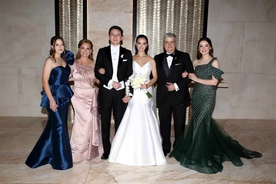 FAMILIA DE LA NOVIA Ximena Barbosa, Laura Carrillo de Barbosa, Carlos Abdahla Guerrero Olivares, Kathia Barbosa Carrillo, Arturo Barbosa Garza y Laura Barbosa