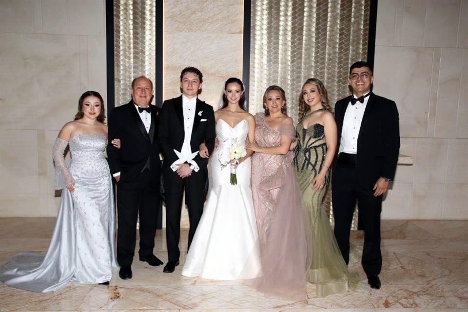 FAMILIA DEL NOVIO Dahyanna Guerrero, Haydeé Olivares, Carlos Abdahla Guerrero Olivares, Kathia Barbosa Carrillo, Carlos Guerrero, Dahyra Guerrero y Daniel Treviño