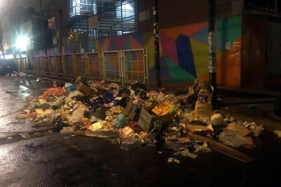 La esquina de Allende y Jaime Nuno, en la Colonia Morelos, es utilizada como un tiradero clandestino.