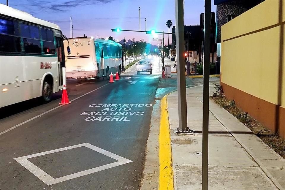 Para el Instituto Anglia se delimitó un sólo carril en la calle Libertad, y lo mismo ocurrió en la Avenida Vasconcelos para quien iba al Instituto Brillamont.