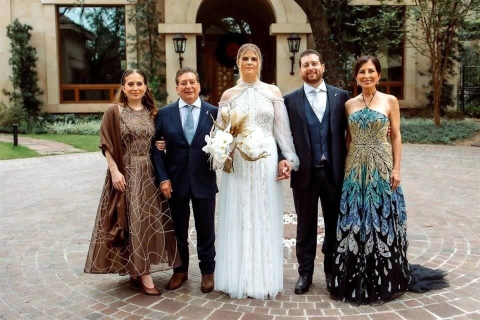 FAMILIA DEL NOVIO. María Yarte Garza, Mauricio Yarte Tijerina, LOS NOVIOS e Irma Garza de Yarte