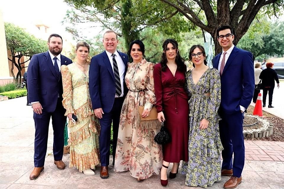 Ander Ibarra Zubiría, Baby Junco de Ibarra, Fausto Ibarra, Mily Batarse de Ibarra, Eugenia Ibarra, Ana Ibarra y Martín Dieck