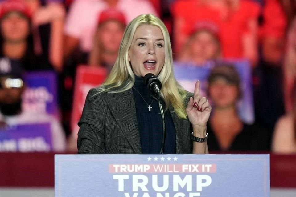 Donald Trump nominó a la ex Fiscal de Florida Pam Bondi para dirigir el Departamento de Justicia luego que Matt Gaetz se retirara.