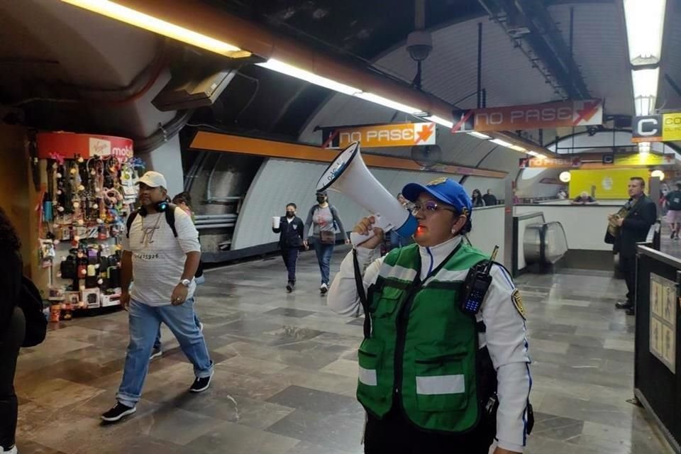 En los andenes habrá personas con megáfonos recordando las medidas de seguridad.