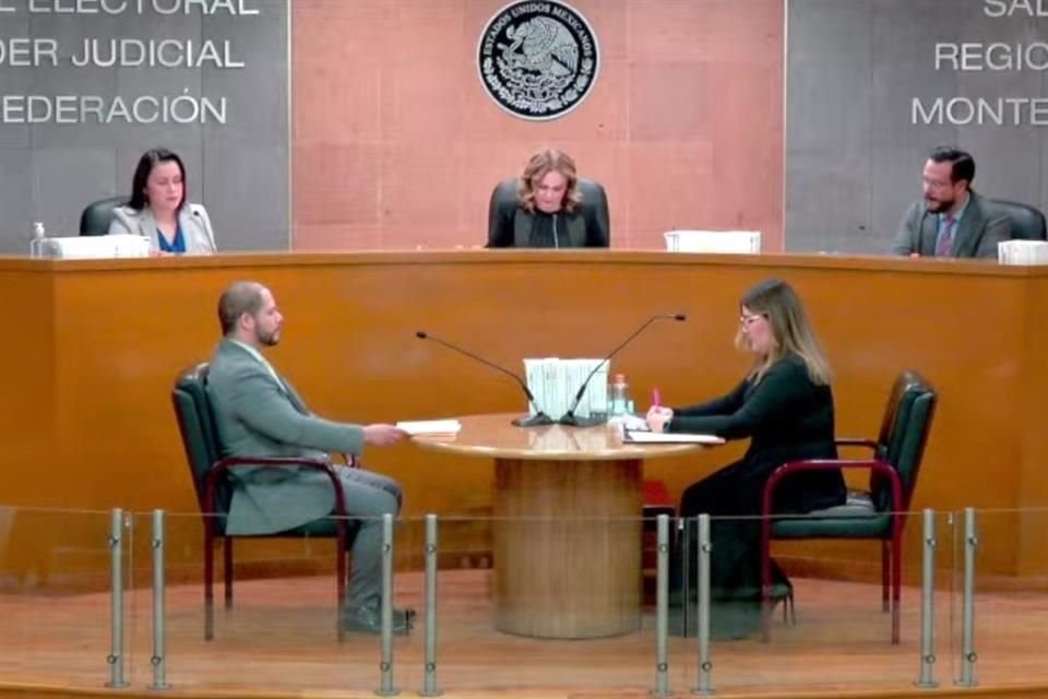 Durante la sesión pública de hoy, la Sala revocó la sentencia del Tribunal Estatal Electoral en la que sancionó a Adrián Marcelo.