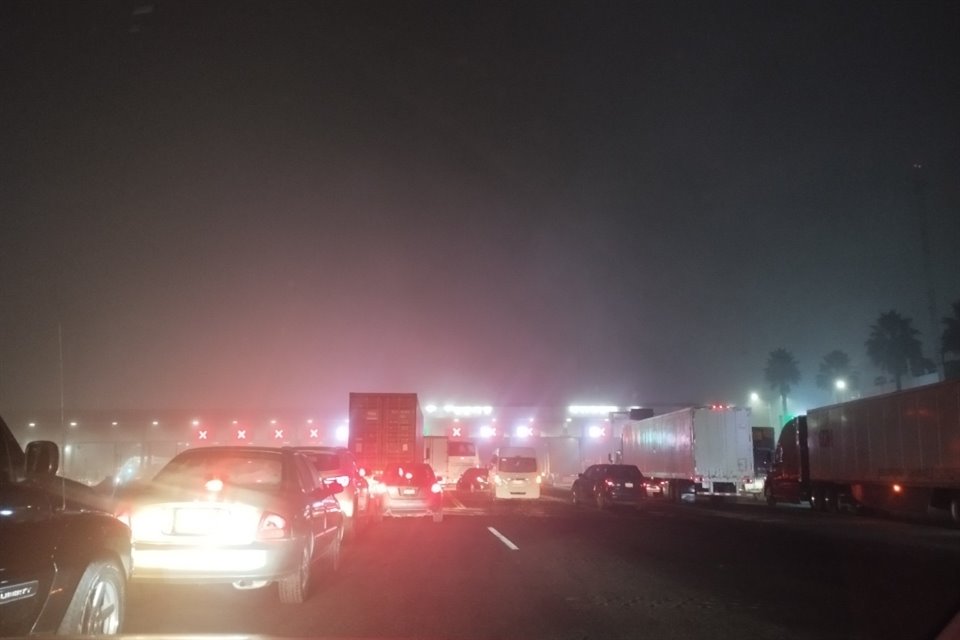 La Autopista México-Querétaro en Km 33, con dirección a CDMX, registra una carga vehicular intensa que generó una fila de 7 kilómetros.