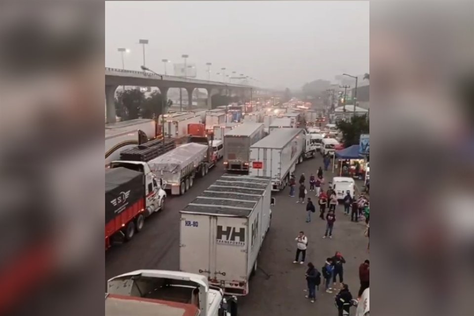 Capufe reveló que en dirección a Querétaro se registran 10 km de fila aproximadamente.