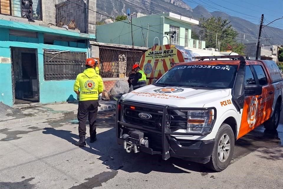 El incendio fue reportado a las 11:20 horas en la calle Tezcaltipoca y Tenochtitlan, en la Colonia Rincón de las Mitras.