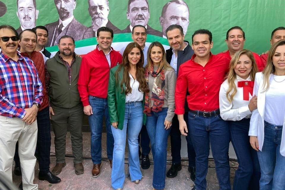 Priistas de Nuevo León se reunieron en la sede del partido, en Guadalupe.