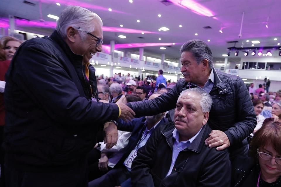 Entre los invitados especiales se encuentran Gustavo Madero, Ramón Sosamontes, Adrián LeBarón, Beatriz Pagés Llergo, Amado Avendaño o Cecilia Soto.