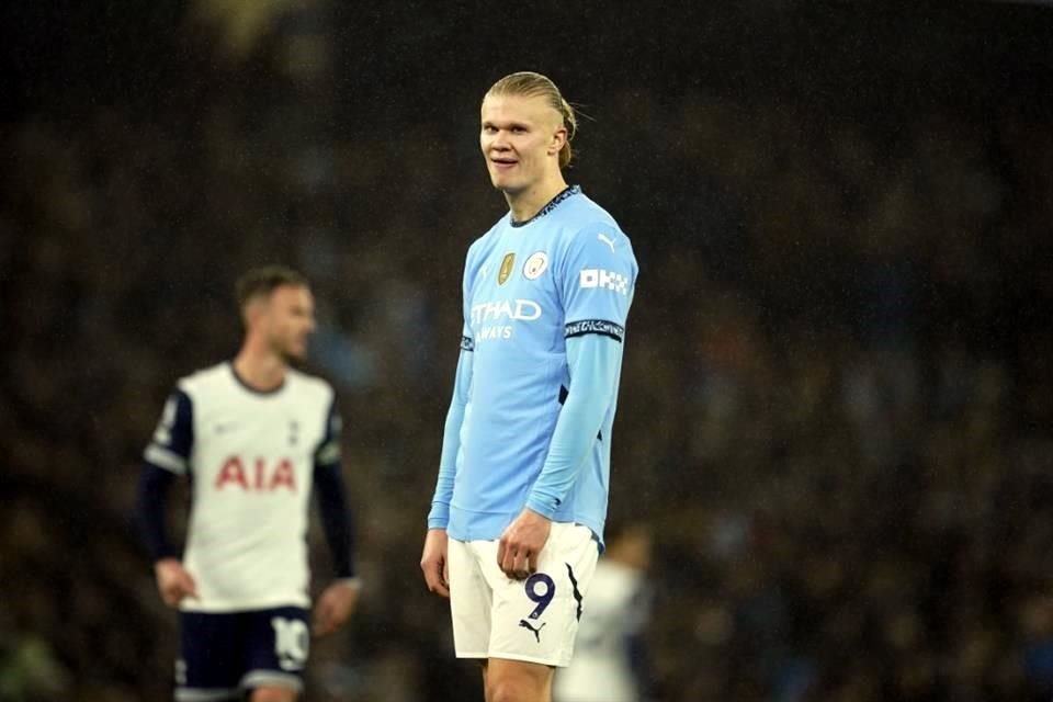 Erling Haaland, del Manchester City, reacciona incrédulo a la goleada en casa.