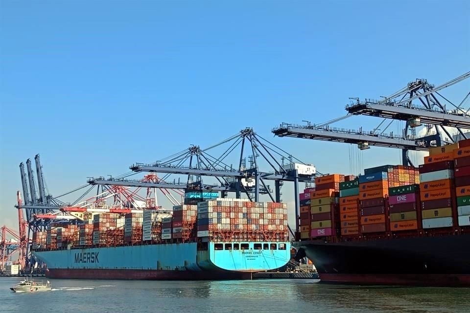 Paro de labores de empleados vinculados a Aduana de Manzanillo generó rezagos logísticos que podrían alcanzar los 150 millones de dólares.