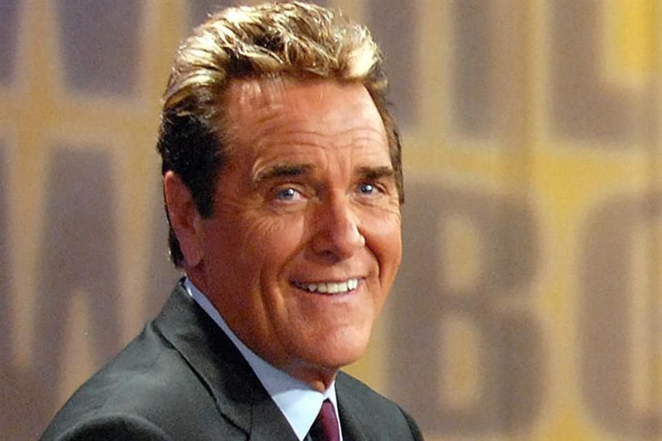 Woolery, con su aspecto de ídolo de matiné, su pelo bien peinado y su facilidad para las bromas ingeniosas, fue incluido en el Salón de la Fama de los concursos televisivos estadounidenses en 2007.