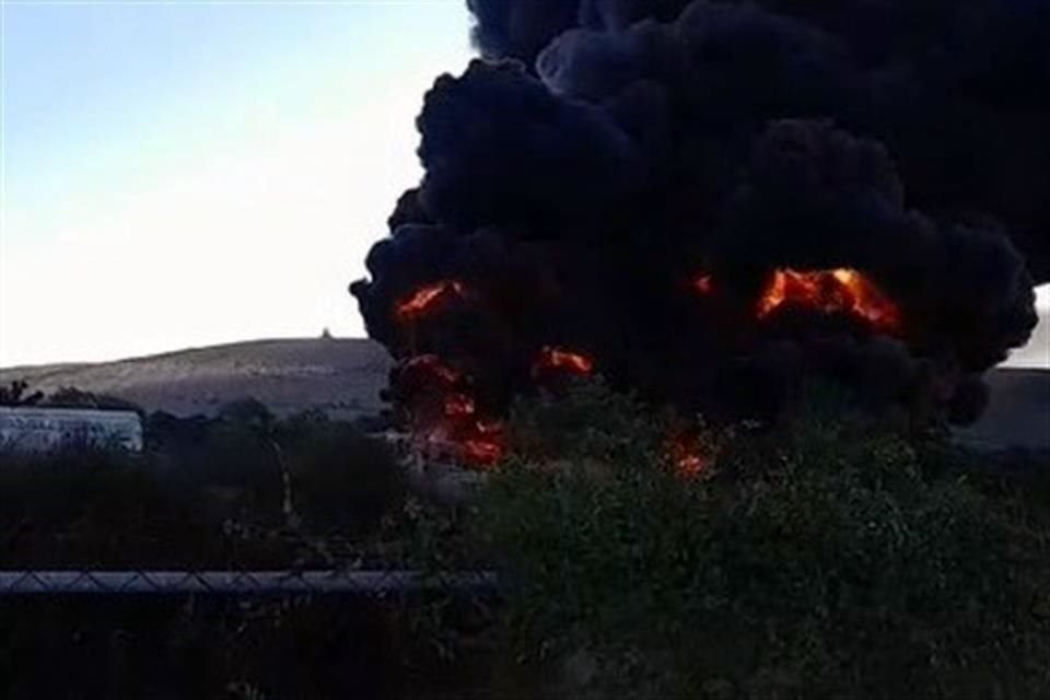 El incendio fue reportado a las 9:17 horas en la Carretera a Colombia, a altura del kilometro 10.5.