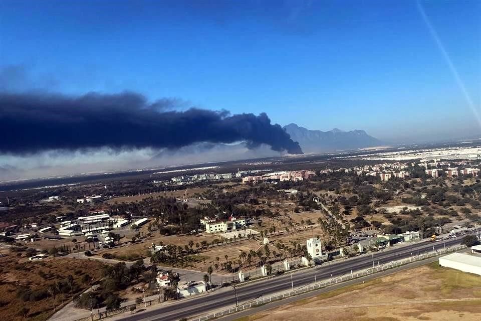 La Secretaría de Medio Ambiente advirtió que el incendio causaría afectaciones en la calidad del aire de la zona metropolitana.