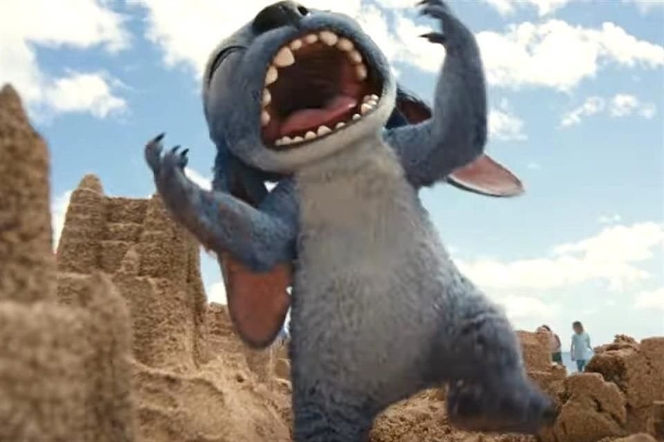 Fiel a su versión animada clásica de 2002, esta versión en acción real mantiene la esencia alocada, hiperactiva y demencial de Stitch, quien ríe malévolamente mientras tira las torres del castillo.