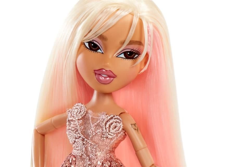 Una muñeca Bratz inspirada en el look de Karol G en los Premios Grammy de 2023, llegará a los estantes a partir del 3 de diciembre.