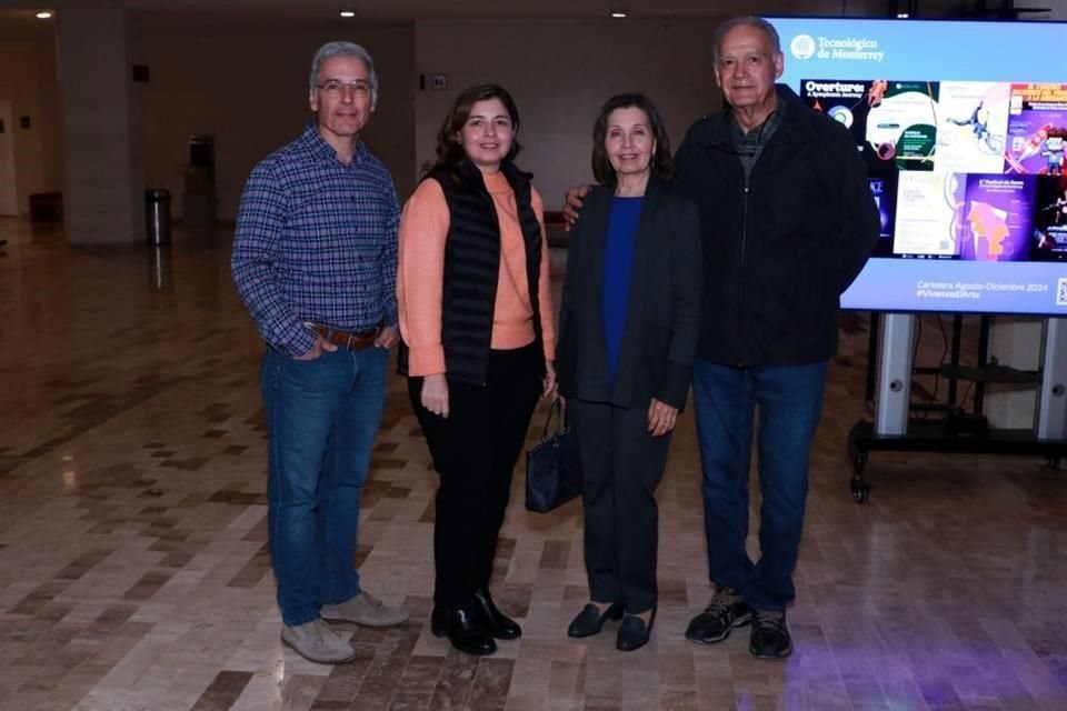 Pablo Cantú, Myrna Cantú, Dora Mirna Solís y Servanbdo Cantú