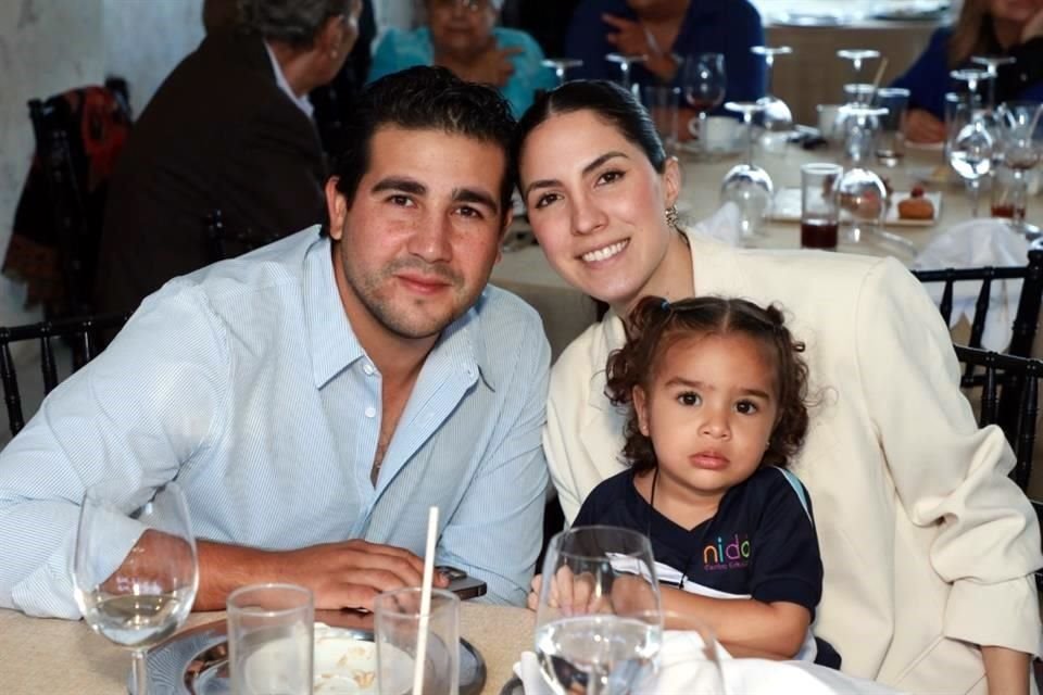 Diego Terraza, Eugenia Lugo y Carolina López