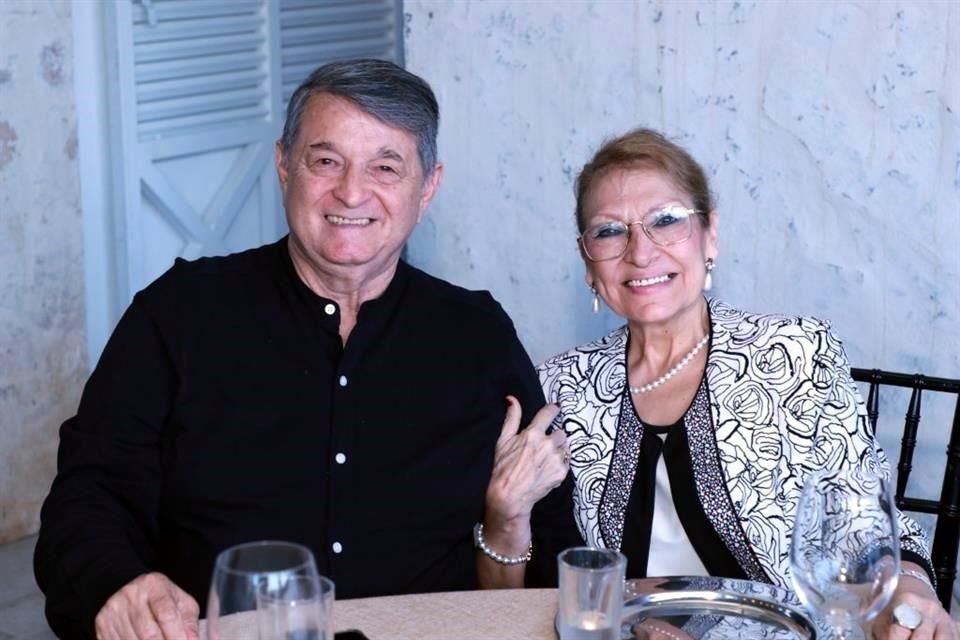 Arturo Girodengo Garza y Magda Sáenz de Girodengo