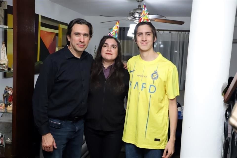 Rafael Uribe, Silvia de Uribe y Jesús Gabriel Uribe