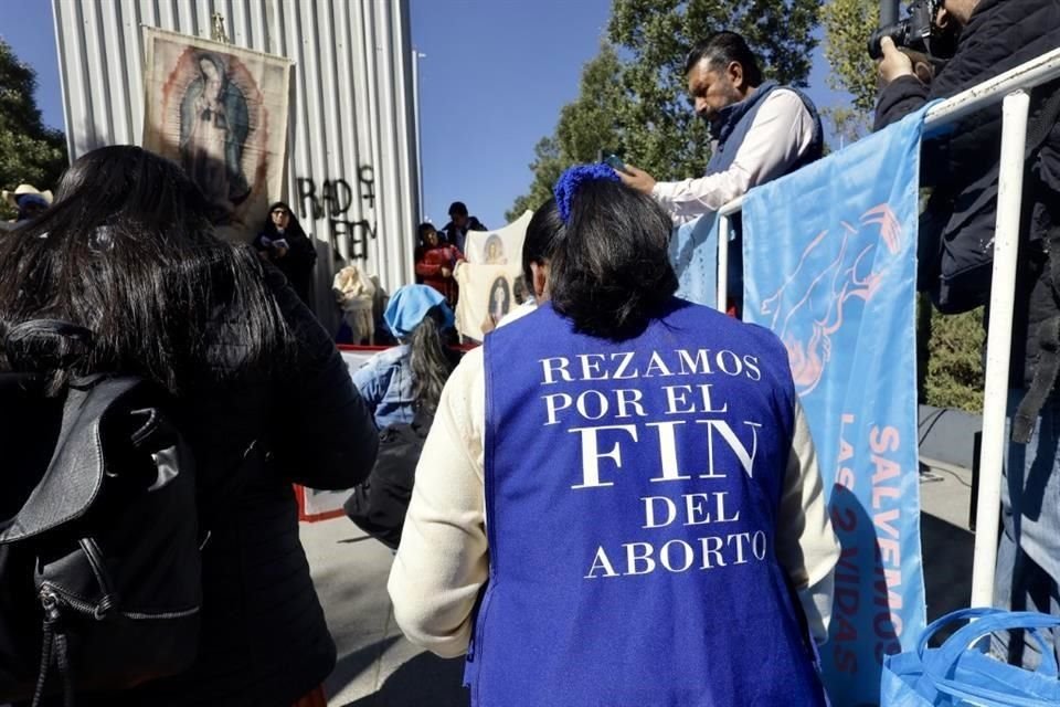 En contraste, grupos considerados 'pro vida' reprocharon la decisión al interior del Congreso de Edomex.