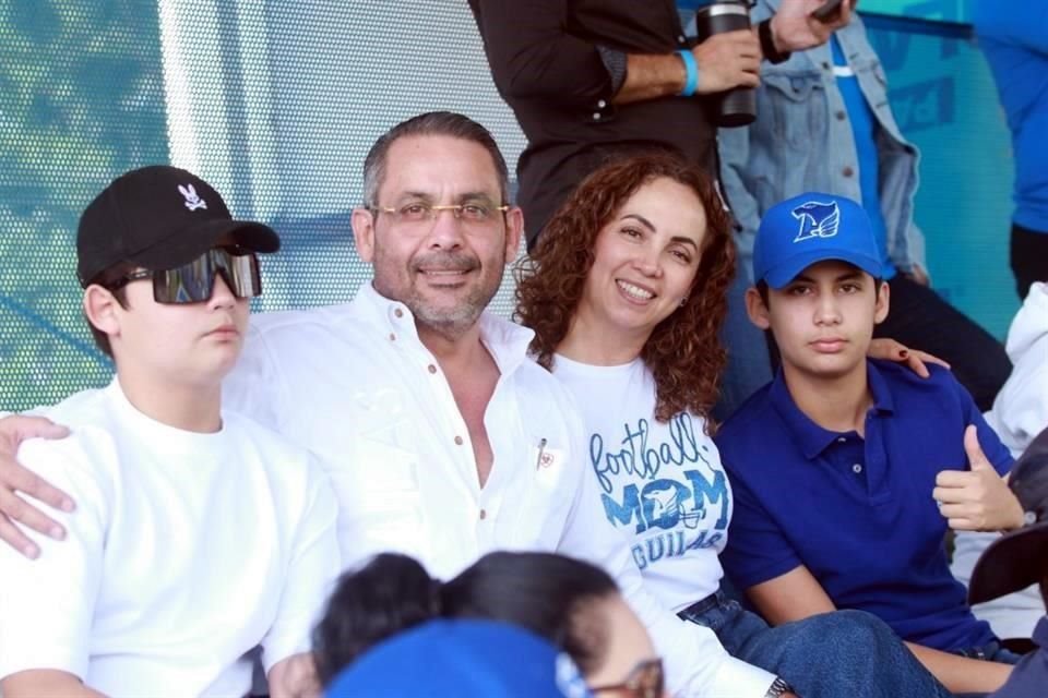 Ismael Tejada Hernández, Ismael Tejeda Tijerina, Gisela Hernández de Tejeda y Diego Tejada Hernández