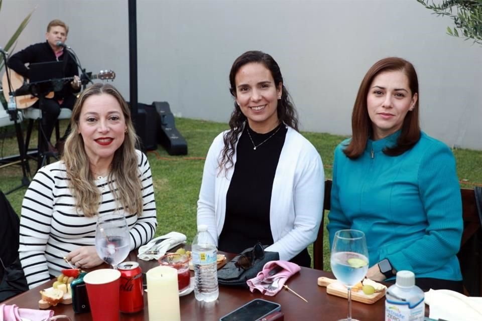 Karla Galván, Elsie Garza y Nancy Cantú