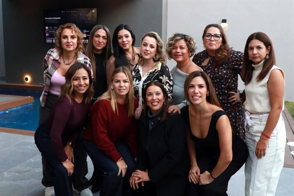 Maruca Bajos, Kathalina García de Chapa, Aydeé Salas, Cynthia Guevara de Garza, Vange Cabrera, Ale Soto, Liz Muñiz, Ana Rodríguez, Cande Robledo y Lily Salas