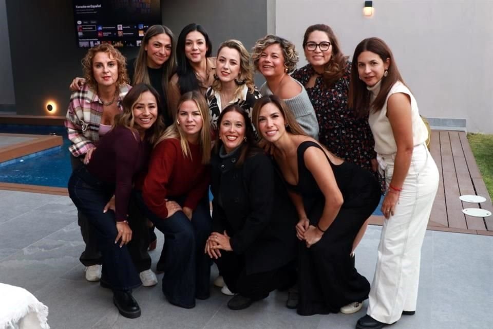 Maruca Bajos, Kathalina García de Chapa, Aydeé Salas, Cynthia Guevara de Garza, Vange Cabrera, Ale Soto, Liz Muñiz, Ana Rodríguez, Cande Robledo y Lily Salas