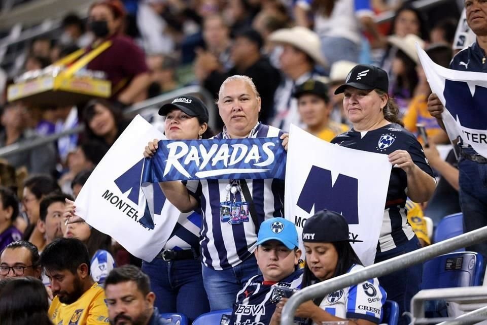 A Rayadas no le faltó el calor de su gente.