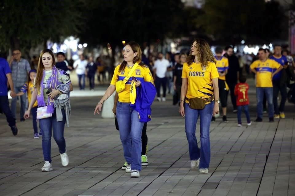 Muchas camisetas auriazules se hicieron notar en la casa del acérrimo rival.