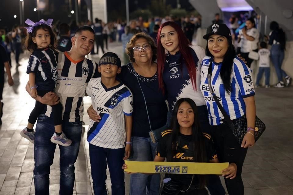 El futbol regio femenil siempre ha sido ejemplo de sana convivencia.