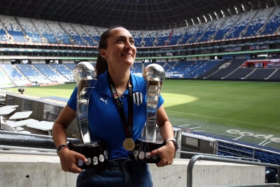 Amelia Valverde ya se consagró bicampeona en su breve historia como entrenadora de Rayadas.