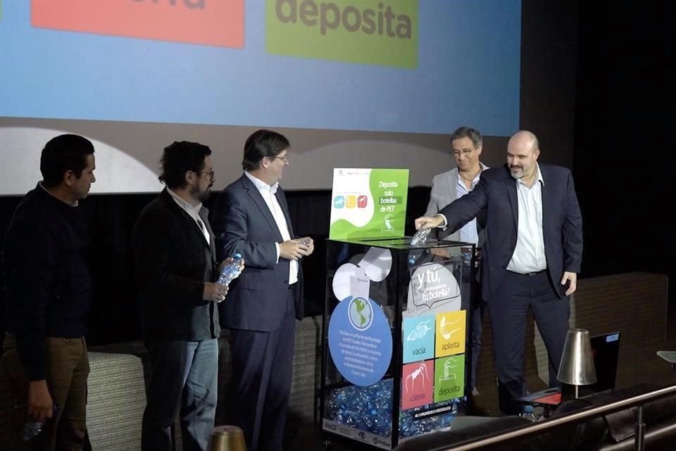 En la presentación de la alianza para el reciclaje de PET estuvieron directivos de Arca Continental México, Cinépolis y de PetStar.