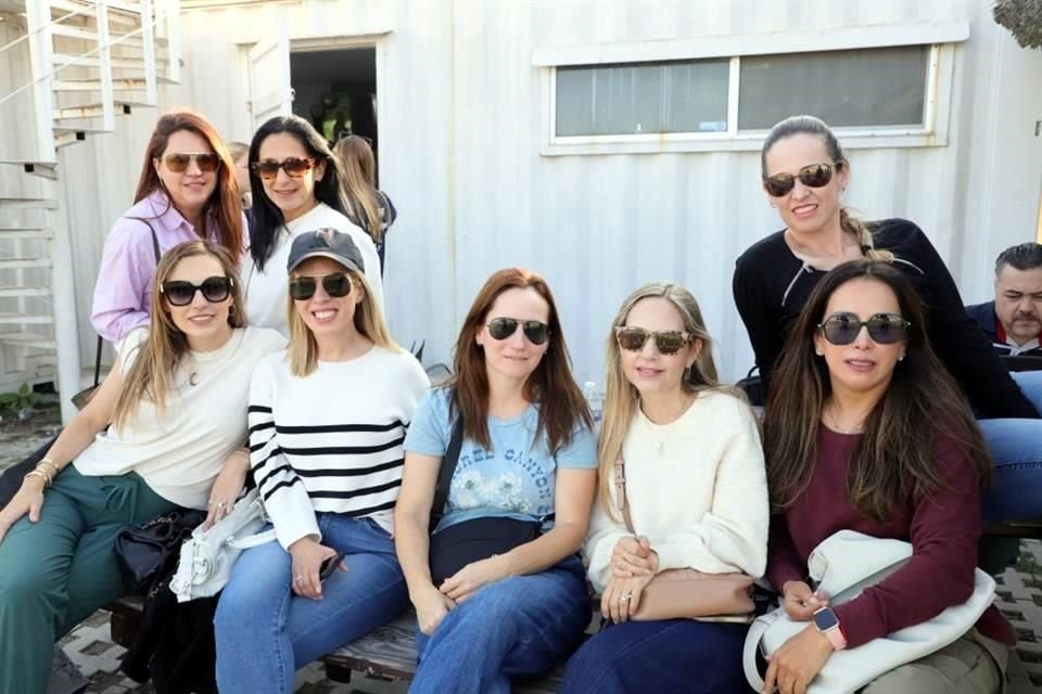 Dilana Hinojosa, Yolanda González, Brenda Martínez, Jessy Gómez, Alejandra Garza, Sandra Sáenz, Mileth Galindo y Karina Guillen