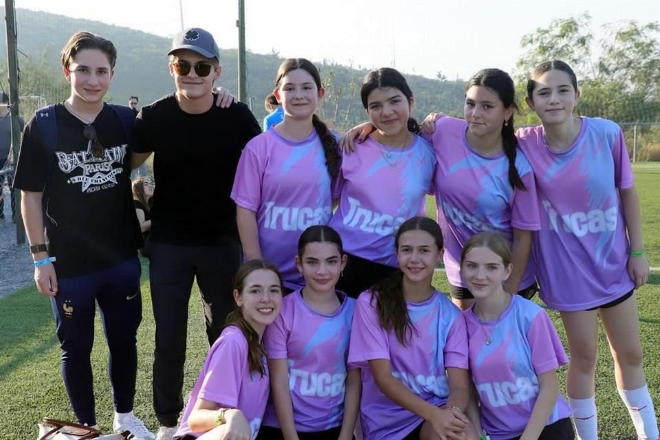 José Claudio Hinojosa, Bernardo Martínez, Angela Bichara, Cordelia Hinojosa, Valeria Leal, Sofía Clariond, Sofía Treviño, Melissa Martínez, Imelda Arratia y Viviana González