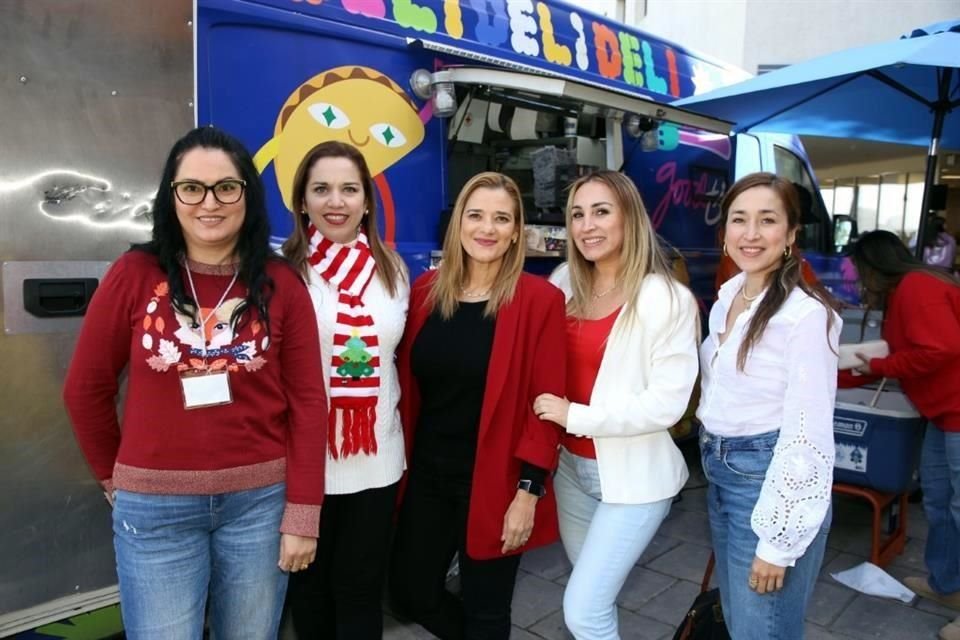 Claudia Cruz, Éricka Martínez, Ale Cubero, Beba Fuantos y Mónica Quintanilla