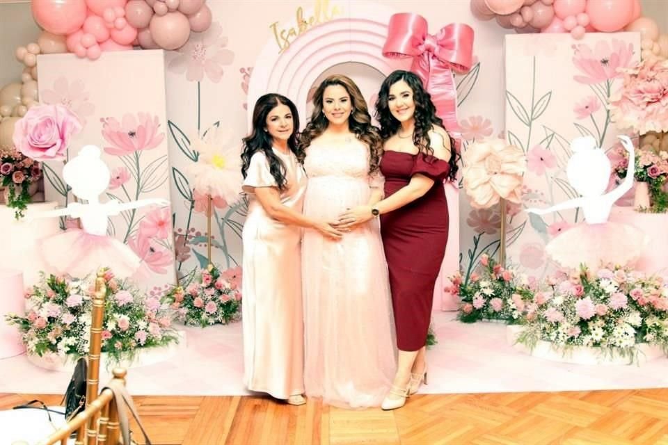 Nora Zambrano, Stephanie Guajardo y Gabriela Guajardo de Guajardo