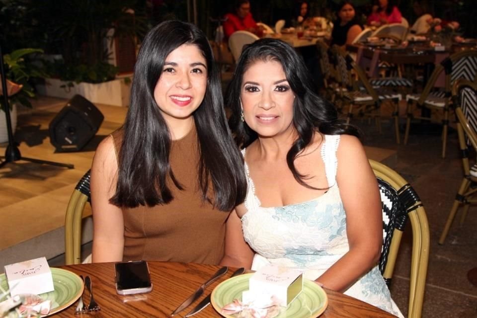 Hilary Guzmán y María de Jesús Lira Medina