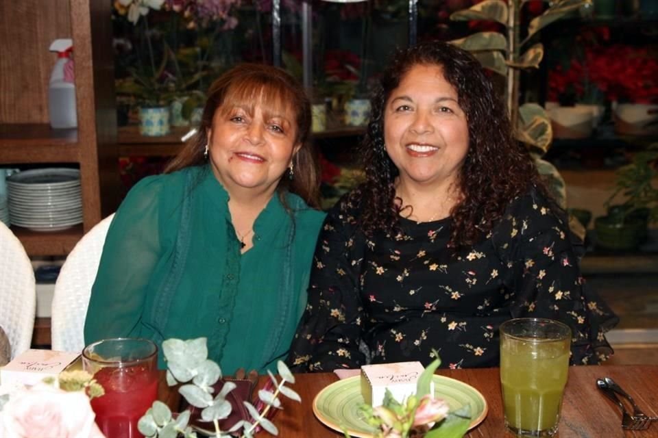 Martha Argüelles y Mary Sierra