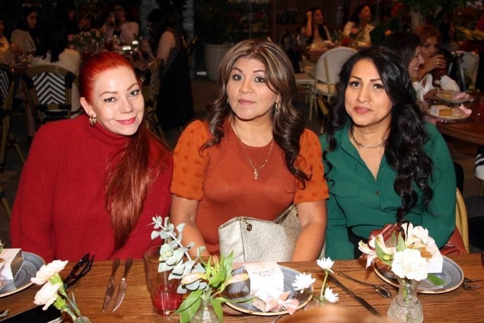 Sonia López, Leticia Santos y Yuri Santos