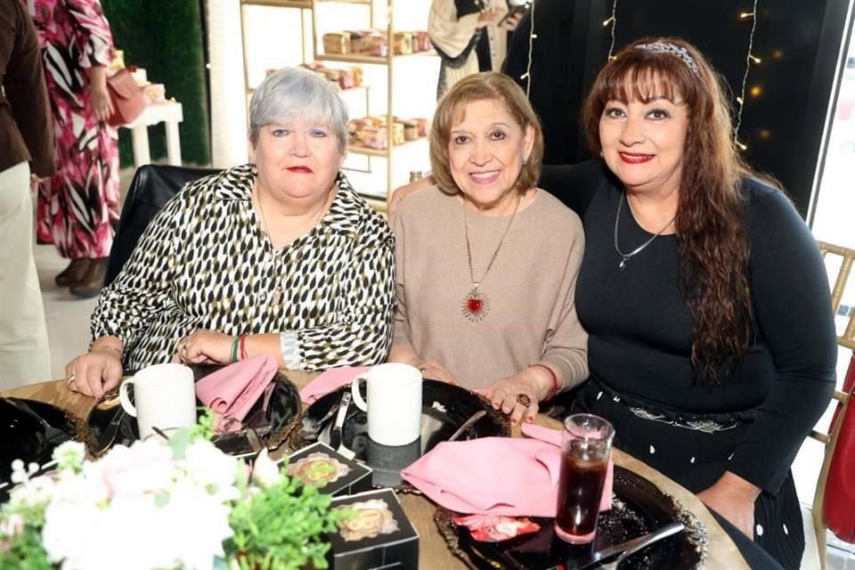 Nidia Carrillo, Gloria Carrillo y Lucila Iruegas