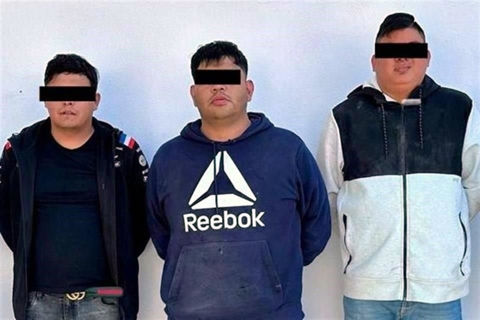 Los detenidos fueron identificados como Moisés 'N', de 32 años, Carlos 'N', de 36 y Rogelio 'N', de 29.