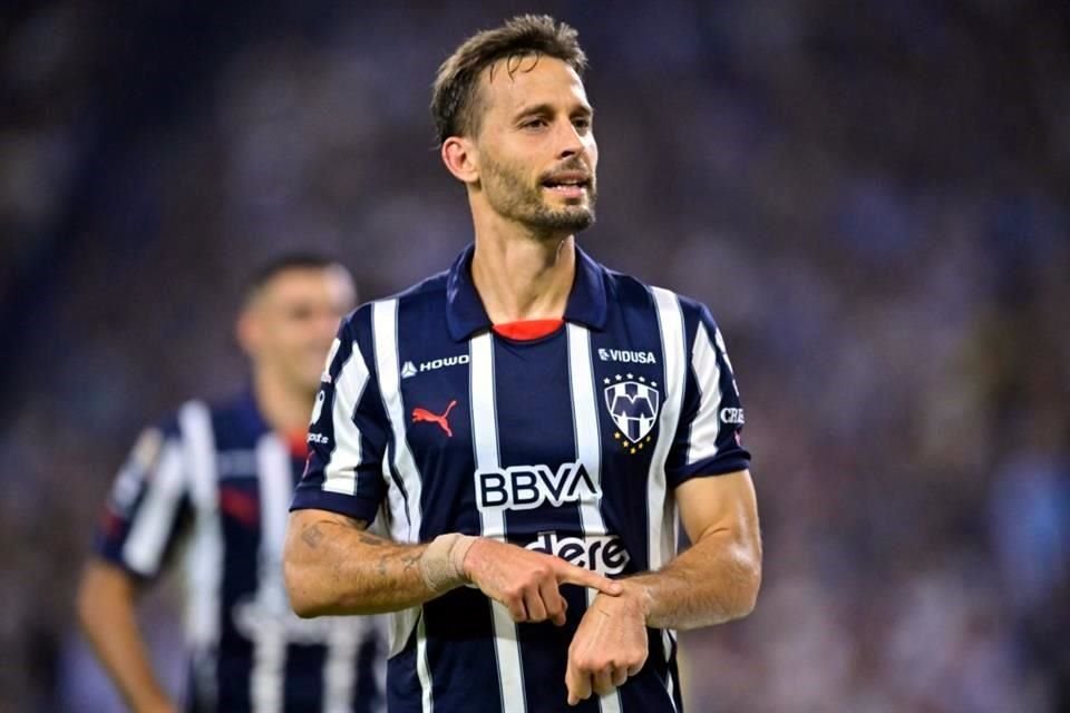 Sergio Canales ha festejado sus goles señalando que es la hora de Rayados... ¿será esta vez la vencida?