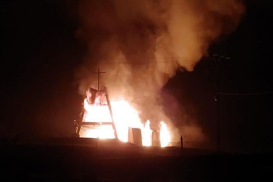 La madrugada del martes el fuego acabó con el recinto.