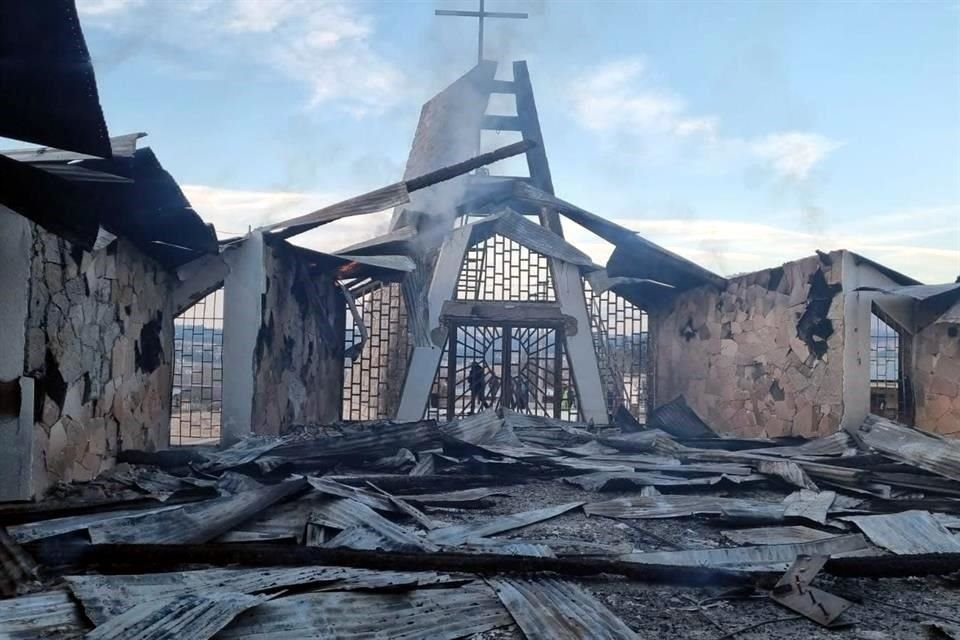 Los rarámuris vieron el martes cómo quedó la capilla.