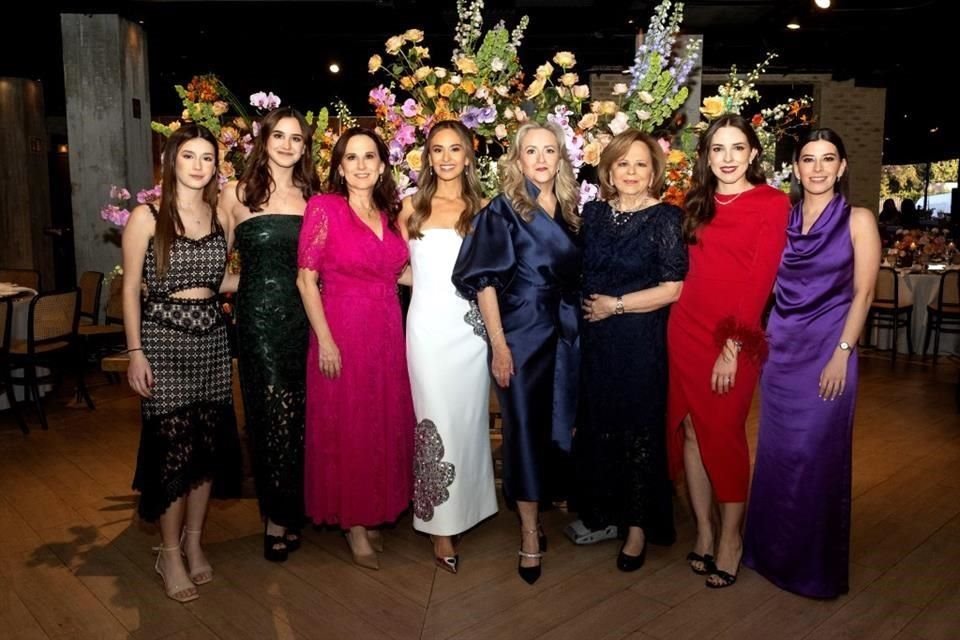 Silvia Murillo, Sofía Murillo, Silvia Torres de Murillo, la novia, Cecilia Gurza Finck, Silvia de Torres, Mune Martín Gurza y Regina Murillo