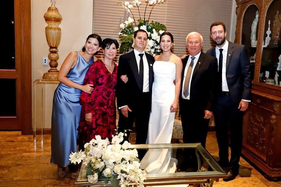 FAMILIA DEL NOVIO. Judtih Kilda García de Segovia, Irma Judith Benavides de García, LOS NOVIOS, Francisco García Garza y David Miguel Segovia Arce