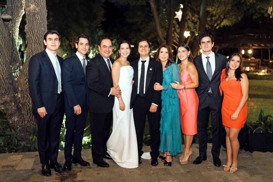 FAMILIA DE LA NOVIA. Diego Lobo Guerra, Humberto Lobo Guerra, Humberto Lobo de la Garza, LOS NOVIOS, Verónica Guerra de Lobo, Priscila Lobo Guerra, David Lobo Guerra y Verónica Lobo Guerra